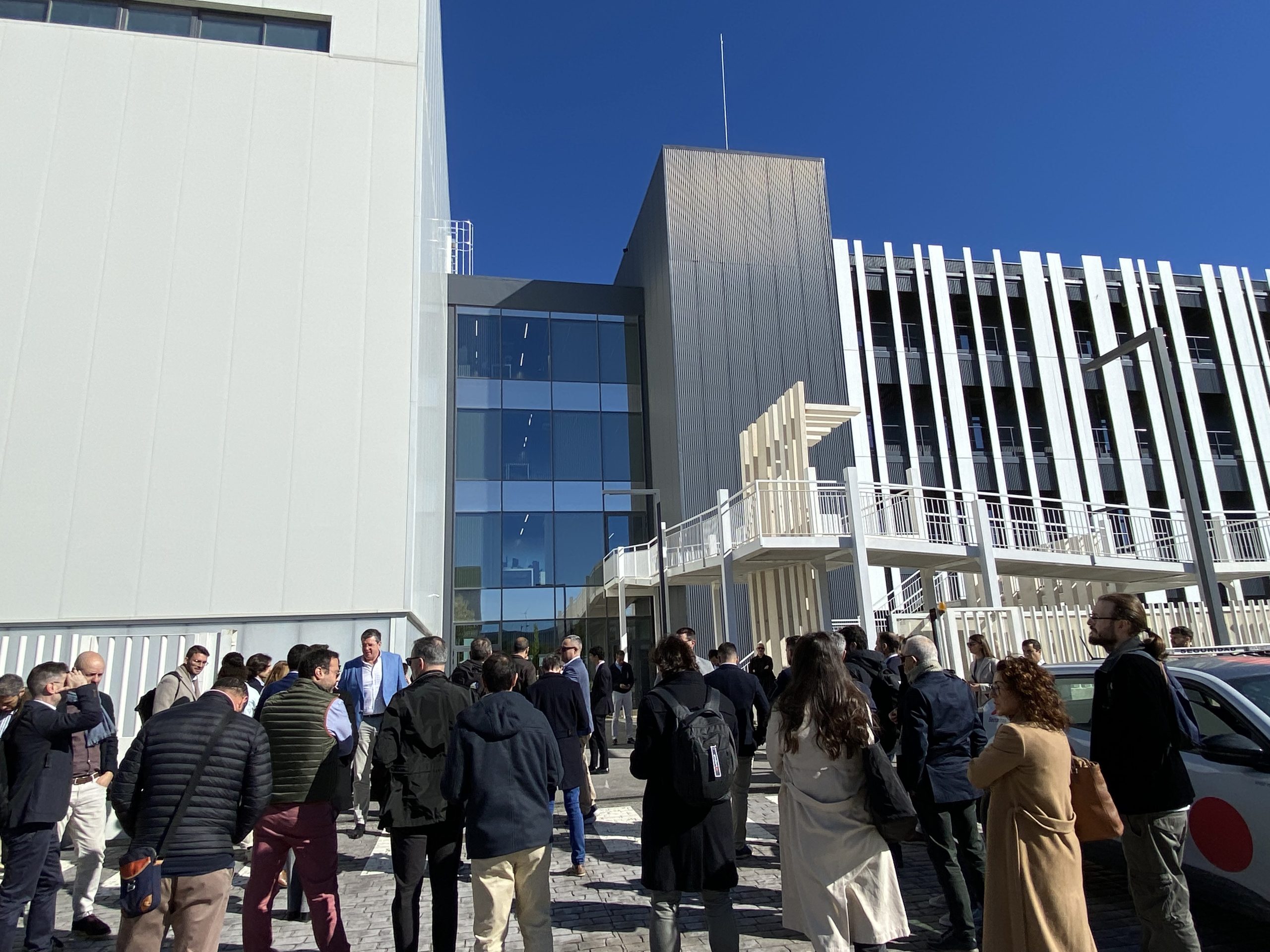 Group photo modern building IFMIF DONES Movviendo